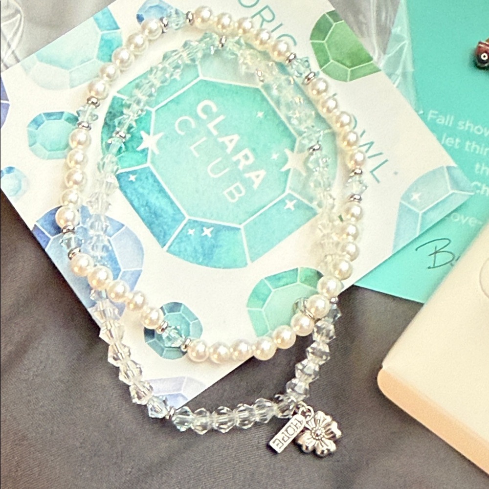Origami Owl White Pearl Azore and Silver Bracelets Clara Club Stud Earrings - Picture 3 of 7